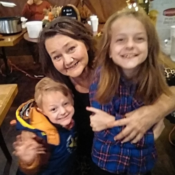 Meet your Posher, Cynthia - Picture 4 of 16